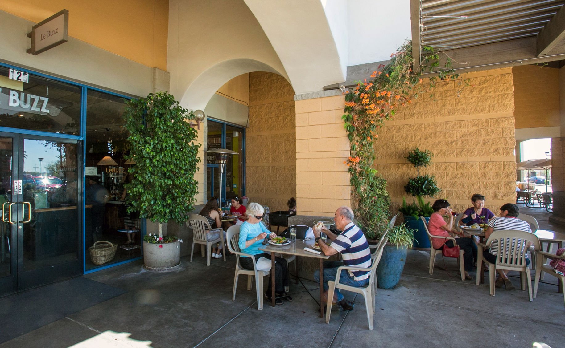 Le Buzz Caffe — 9121 E. Tanque Verde Road